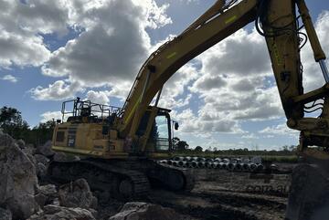 2022 Komatsu PC360LC-11 Excavator