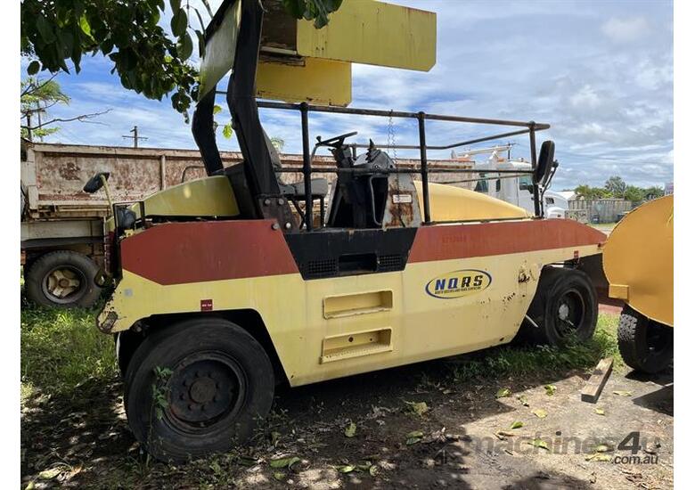 caption Dynapac CP215