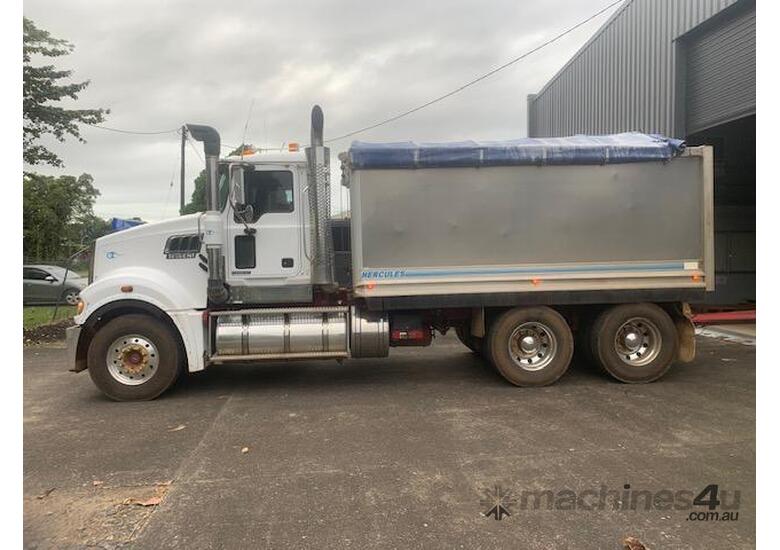 caption 2013 Mack Trident Tipper