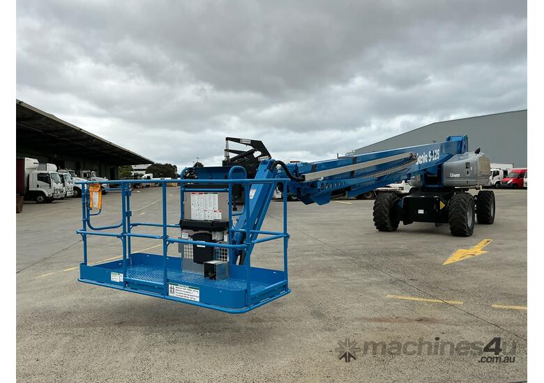 caption 2012 Genie S125 Boom Lift