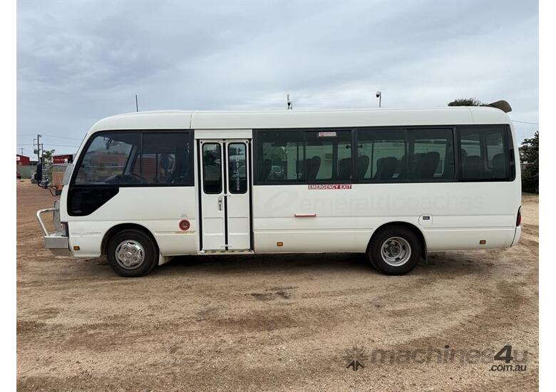 caption 2005 TOYOTA COASTER BUS