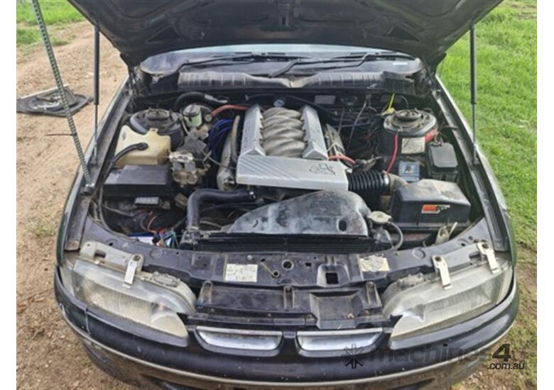 caption 1993 HOLDEN VR COMMODORE V8
