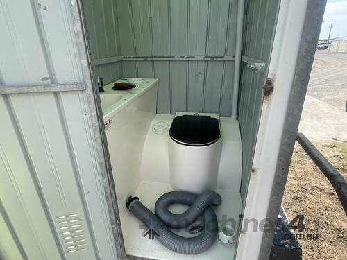 caption 1995 Chem-loo Trailer Mounted Portable Toilet