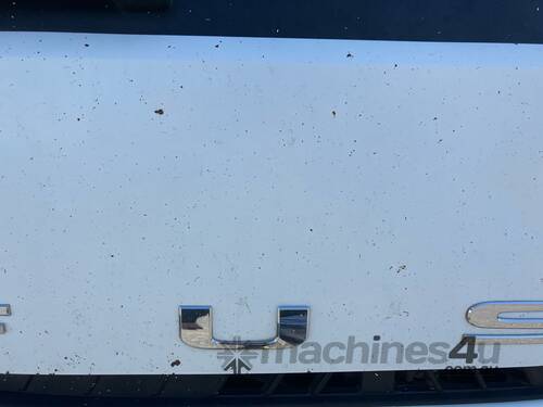 caption 2010 Mitsubishi Fighter Refrigerated Pantech