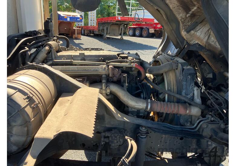 caption 2010 Mitsubishi Fighter Refrigerated Pantech
