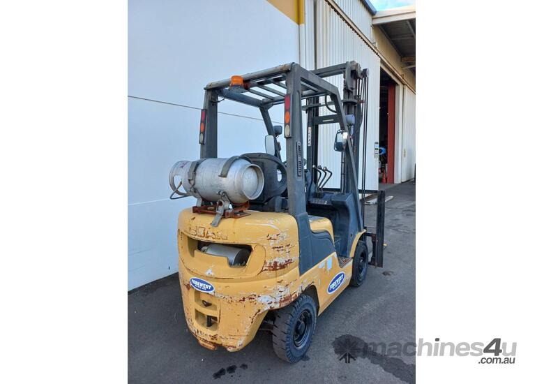 Nissan 2.5T internal combustion counterbalance forklift