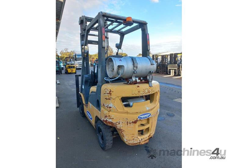Nissan 2.5T internal combustion counterbalance forklift