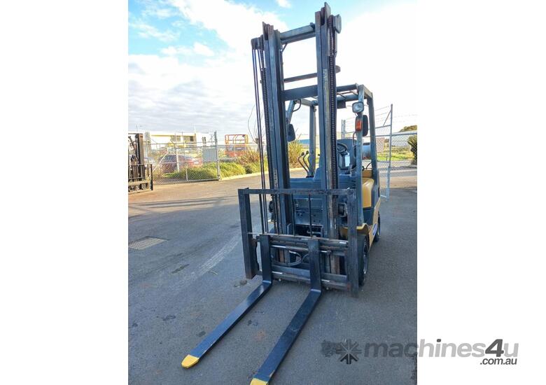 Nissan 2.5T internal combustion counterbalance forklift