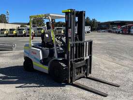 TCM FD30T3K Forklift - picture0' - Click to enlarge