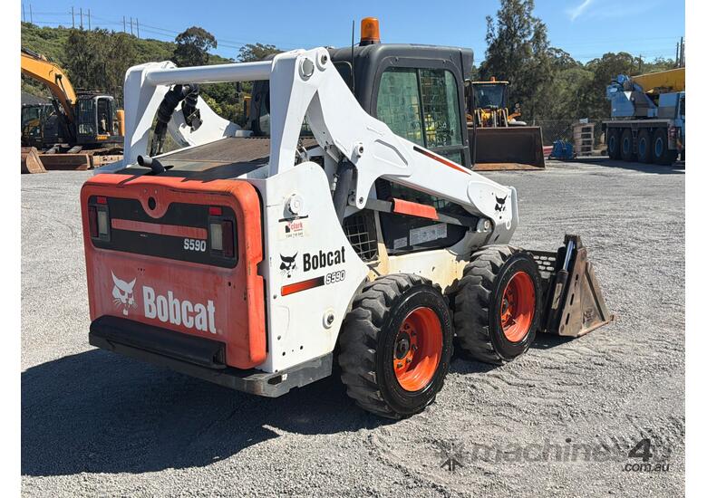 2014 Bobcat S590 Wheeled Skid Steer