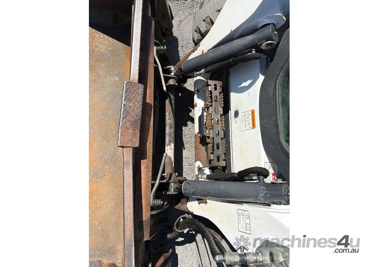 2014 Bobcat S590 Wheeled Skid Steer