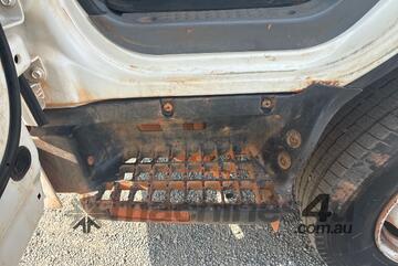 2011 Isuzu NPR300 Crew Cab Table Top