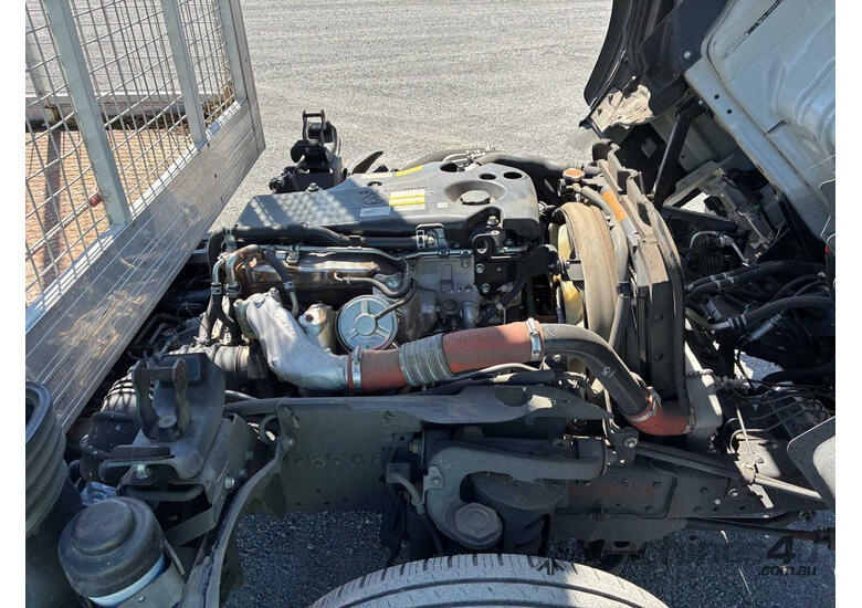 2018 Isuzu NLR 45-150 Caged Tabletop