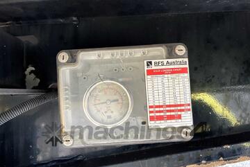 2010 Krueger ST-3-38 Tri Axle Drop Deck Curtainsider B Trailer