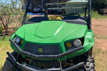 John Deere   Gator