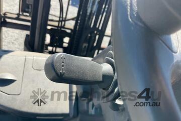 2009 Toyota 32-8FG25 Forklift (Container Mast)