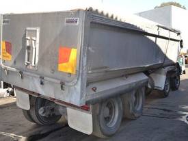 1994 INTERNATIONAL ACCO 2350E - picture1' - Click to enlarge