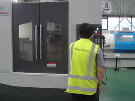 BRIDGEPORT MACHINING CENTRE V1000 - picture1' - Click to enlarge