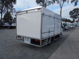 Mitsubishi Canter 515 Wide Refrigerated Truck - picture2' - Click to enlarge