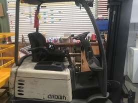 Crown 3 wheel Forklift  - picture0' - Click to enlarge