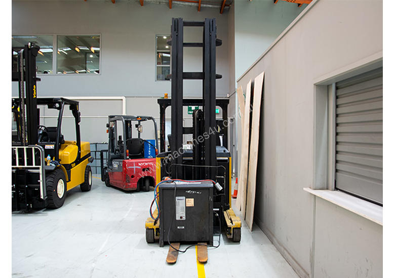 caption 1.6T Battery Electric Sit Down Reach Truck