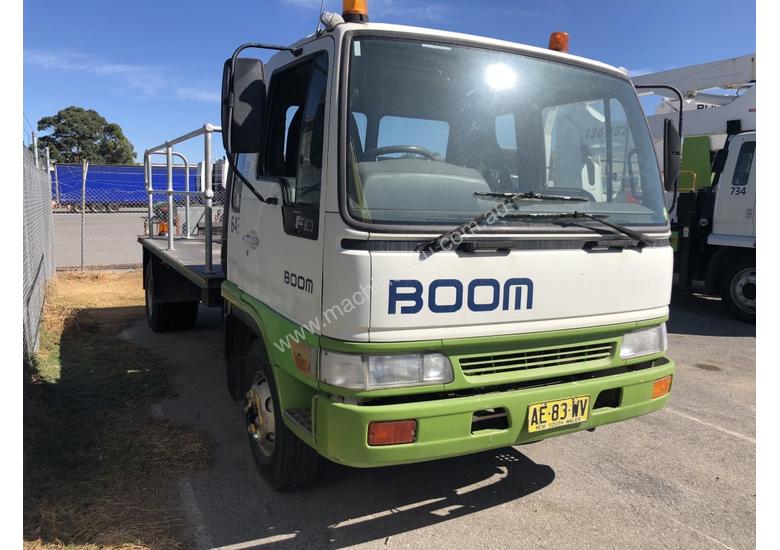 caption 2000 HINO FD2J WITH 1995 STEELCO TRAVEL TOWER