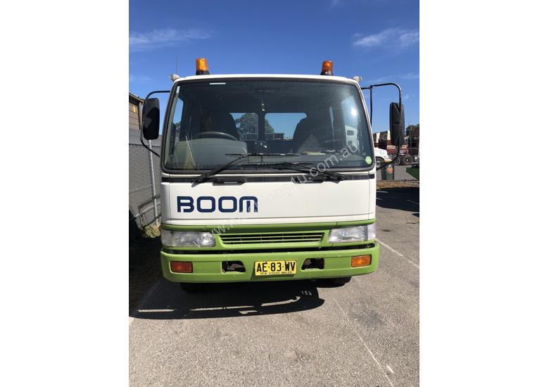 caption 2000 HINO FD2J WITH 1995 STEELCO TRAVEL TOWER