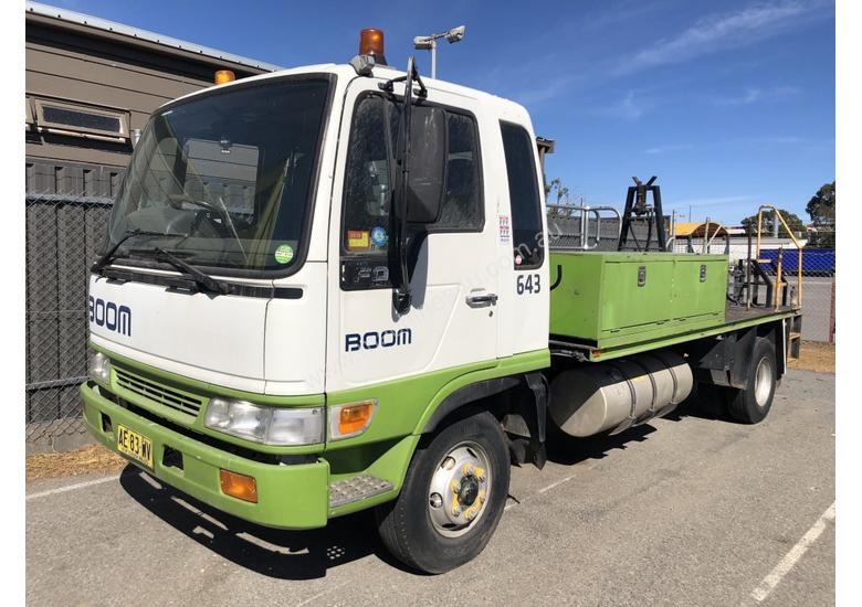 caption 2000 HINO FD2J WITH 1995 STEELCO TRAVEL TOWER