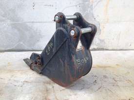 230MM TOOTHED TRENCHING BUCKET TO SUIT 1-2T EXCAVATOR E084 - picture0' - Click to enlarge