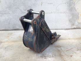 230MM TOOTHED TRENCHING BUCKET TO SUIT 1-2T EXCAVATOR E084 - picture1' - Click to enlarge