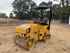 Caterpillar CB24 Vibrating Roller Roller/Compacting - picture0' - Click to enlarge