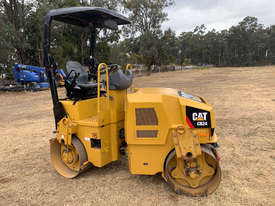 Caterpillar CB24 Vibrating Roller Roller/Compacting - picture1' - Click to enlarge