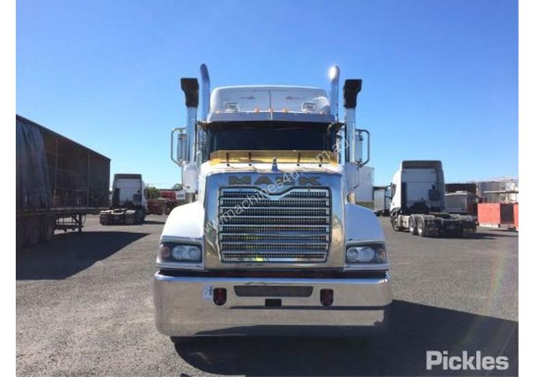 caption 2014 Mack Superliner CLXT
