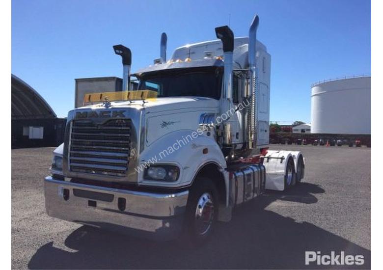 caption 2014 Mack Superliner CLXT