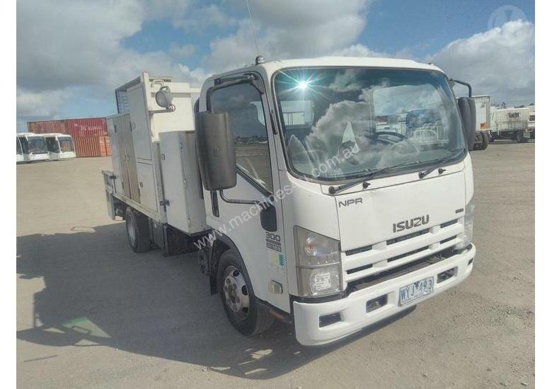 caption Isuzu NPR300