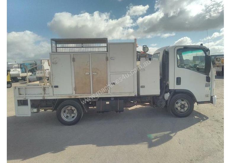 caption Isuzu NPR300