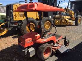 Kubota ZD221Z - picture2' - Click to enlarge