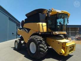 New Holland CR960 Header Only - picture0' - Click to enlarge