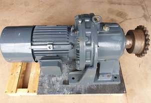 LLOYDS DEALS - 2016 Sumitomo Cyclo 11 KW Gear motor reduction drive Gearbox 500KG RPM 17 Model : CHH