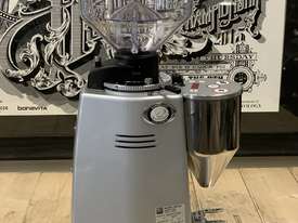 MAZZER MAJOR ELECTRONIC SILVER DEMO ESPRESSO COFFEE GRINDER - picture1' - Click to enlarge