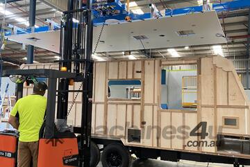 VACLIFT - Caravan composite panel assembly
