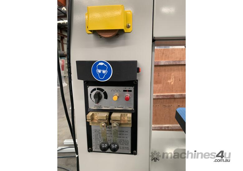 caption Speeder Vertical Metal Bandsaw 450mm