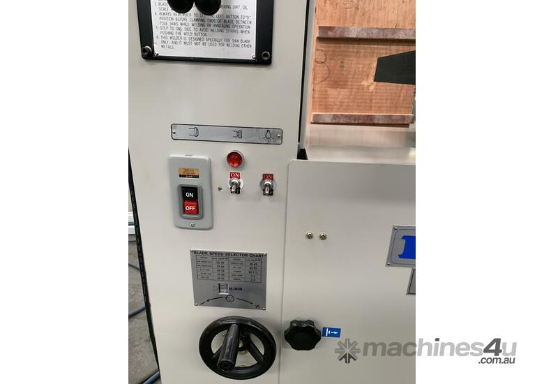 caption Speeder Vertical Metal Bandsaw 450mm