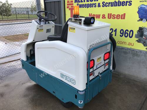 TENNANT 6100 with hand vac. option Terrific Condition