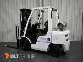 NIssan Unicarriers 2.5 Tonne Forklift LPG EFI Container Mast with Sideshift 2015 Series - picture0' - Click to enlarge