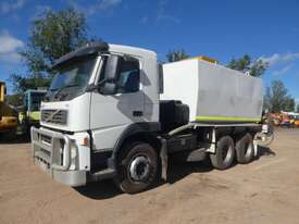 Volvo FM300 6x4 Water Truck - picture0' - Click to enlarge