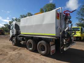 Volvo FM300 6x4 Water Truck - picture1' - Click to enlarge