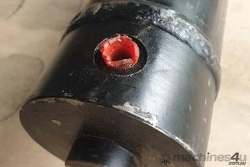 LLOYDS DEALS - Single Acting Hydraulic Ram OD 108mm Stroke 1745mm LLOYDS DEALS - Single Acting Hydraulic Ram OD 108mm Stroke 1745mm