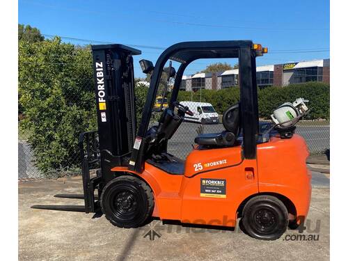2.5 Tonne Container Mast Forklift For Sale