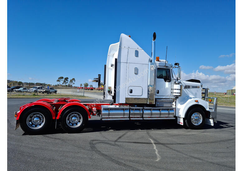 caption Kenworth T909 Primemover Truck